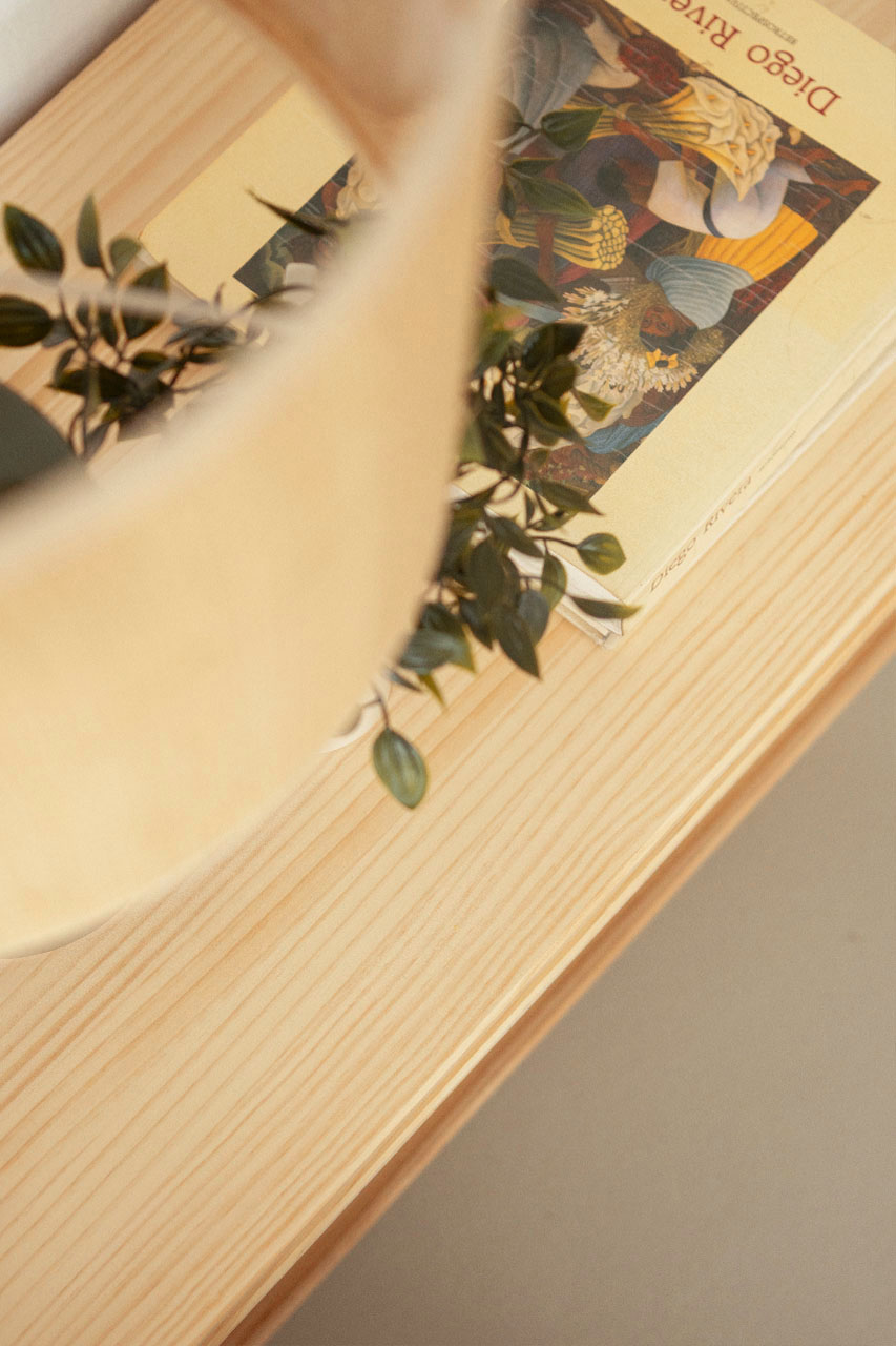 Imagen de ambiente 5 para:Mesita de noche de madera natural y ecol&oacute;gica